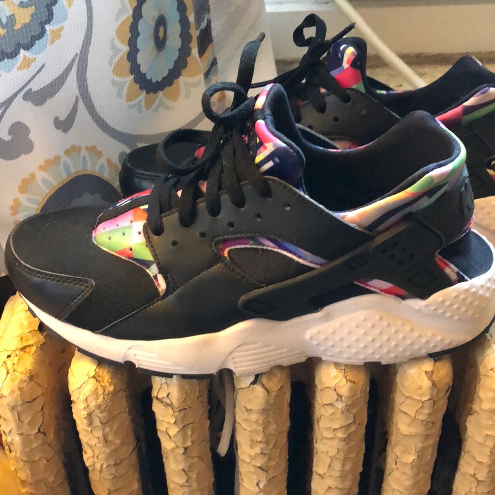 Nike Hurauches size 7 boys